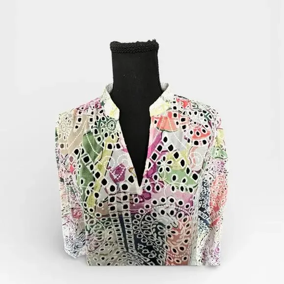 Chico’s Eyelet Tunic Blouse Size 1.5 / US 10 Boho Cottagecore Resort Cotton Top - Picture 3 of 9